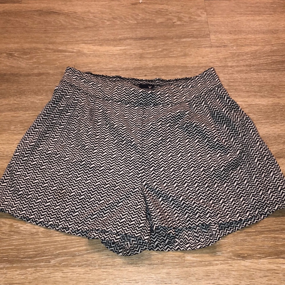 Black and White American Eagle Flowy Shorts